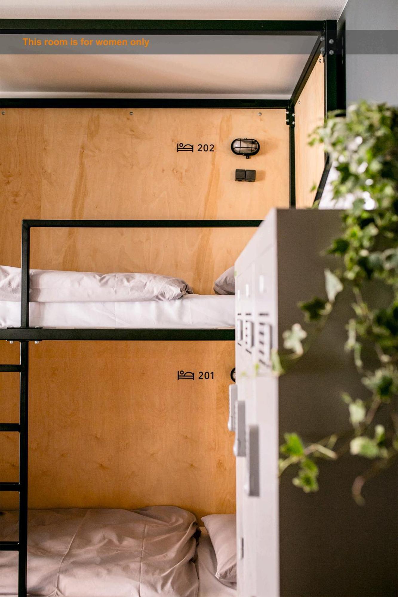 Schoendorf Hostel - Virtual Reception Братислава Экстерьер фото